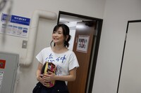 囲み取材を受ける大原櫻子。