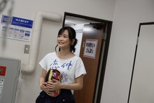 囲み取材を受ける大原櫻子。