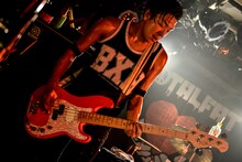 Shun（Vo, B）（Photo by AZUSA TAKADA）