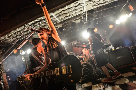 TOTALFAT「原点回帰 Beginning Tour」東京・新宿LOFT公演の様子。（Photo by AZUSA TAKADA）