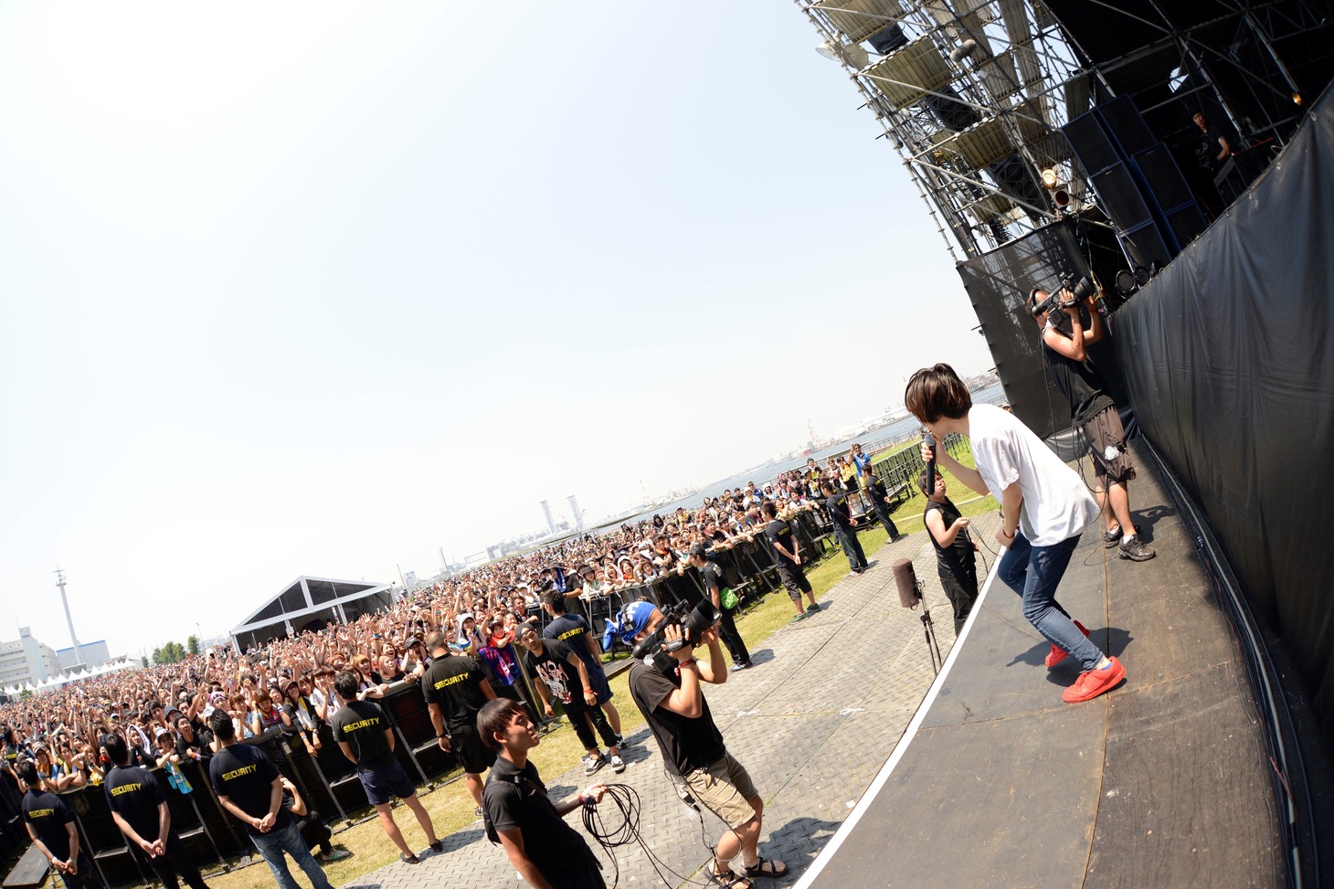 キュウソネコカミ「DEAD POP FESTiVAL 2015」公演の様子。（撮影：半田安政[Showcase]）
