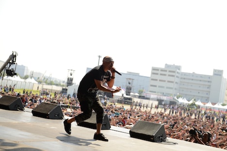 MASTA SIMON（MC）（撮影：半田安政[Showcase]）