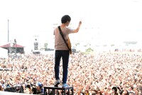 キュウソネコカミ「DEAD POP FESTiVAL 2015」公演の様子。（撮影：半田安政[Showcase]）