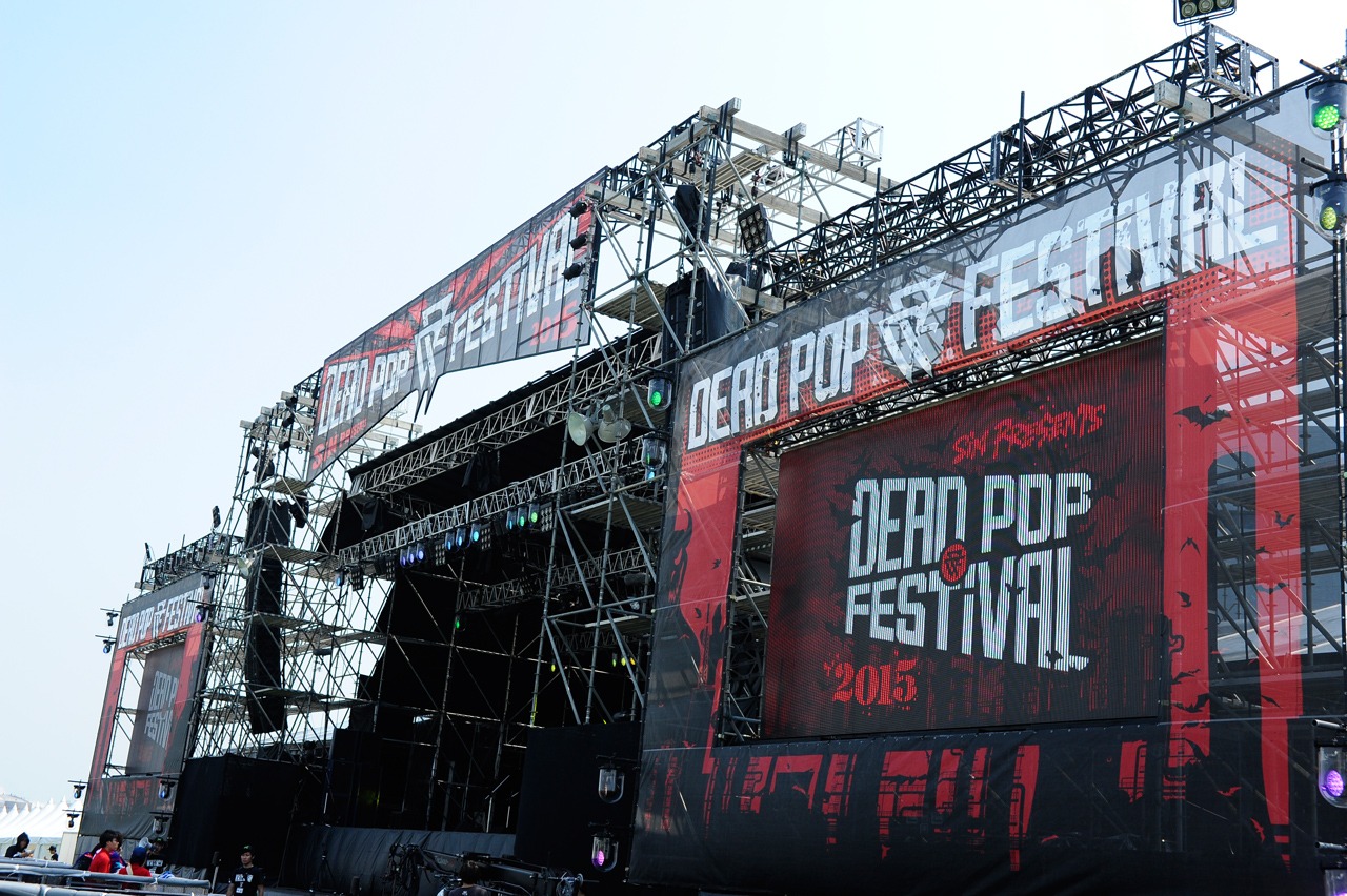 「DEAD POP FESTiVAL 2015」メインステージ（Photo by yuji honda）
