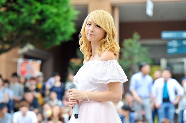 みのおキューズモールでイベントを開催したDream Ami。