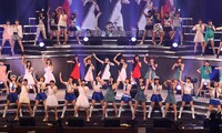 「Hello! Project 2015 SUMMER ～DISCOVERY～ / ～CHALLENGER～」初日公演の様子。 （写真提供：アップフロントプロモーション）