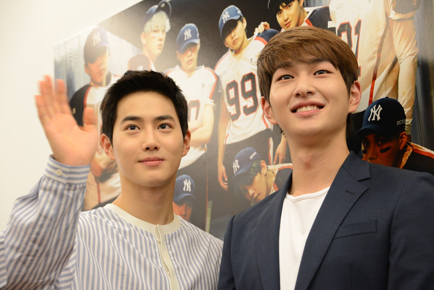 左からスホ（EXO）、オンユ（SHINee）。