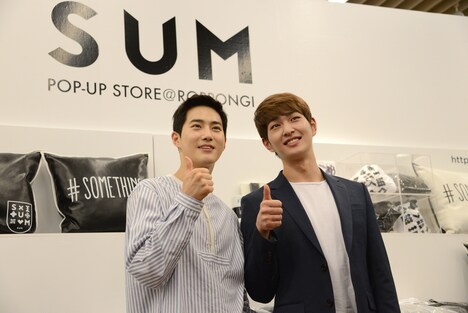 左からスホ(EXO)、オンユ(SHINee)。