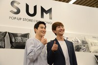 左からスホ（EXO）、オンユ（SHINee）。