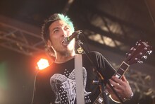 TOM（Vo, G / STOMPIN' BIRD）（Photo by kohei suzuki）