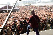 MAN WITH A MISSIONのライブの様子。（撮影：半田安政［showcase］）