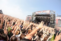 MAN WITH A MISSIONのライブの様子。（撮影：半田安政［showcase］）