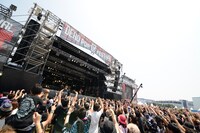 サンボマスター「DEAD POP FESTiVAL 2015」公演の様子。（撮影：半田安政［showcase］）