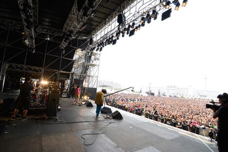 サンボマスター「DEAD POP FESTiVAL 2015」公演の様子。（撮影：半田安政［showcase］）