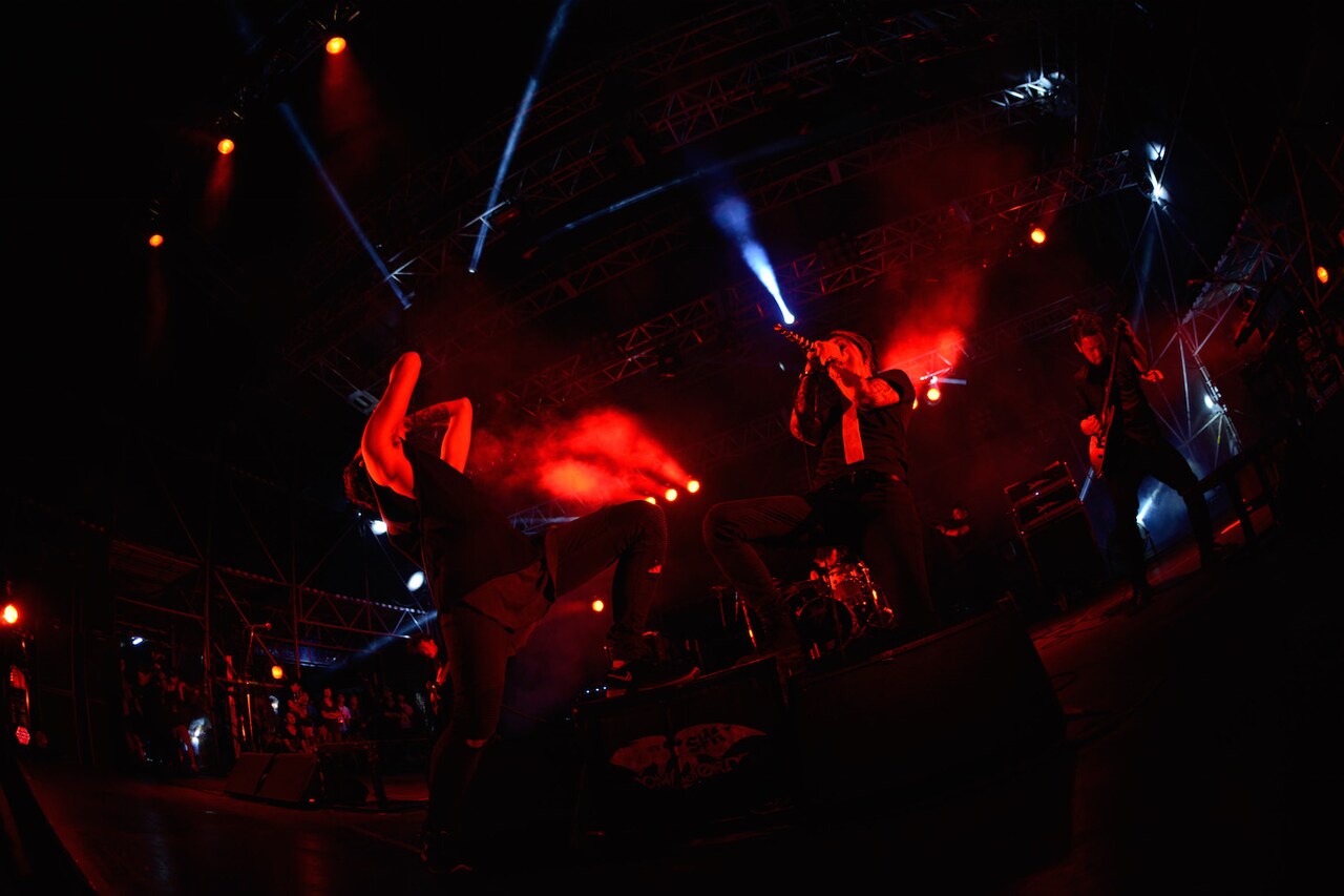 SiMが“究極の愛情表現”届けた「DEAD POP FES」2DAYS完結