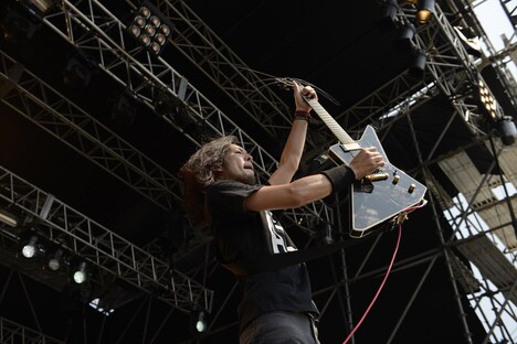 猪狩秀平（G, Vo / HEY-SMITH）（撮影：半田安政［showcase］）