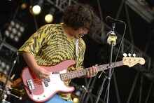 近藤洋一（B, Cho）（撮影：半田安政［showcase］）