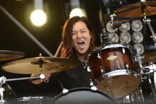 木内泰史（Dr, Cho）（撮影：半田安政［showcase］）