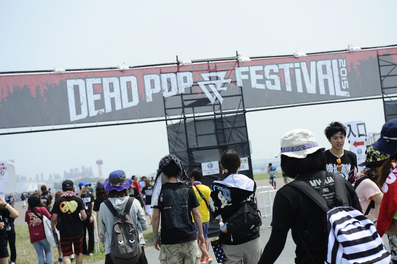 「DEAD POP FESTiVAL 2015」2日目の会場の様子。（Photo by yuji honda）