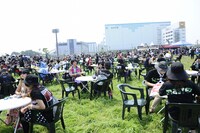 「DEAD POP FESTiVAL 2015」2日目の会場の様子。（Photo by yuji honda）