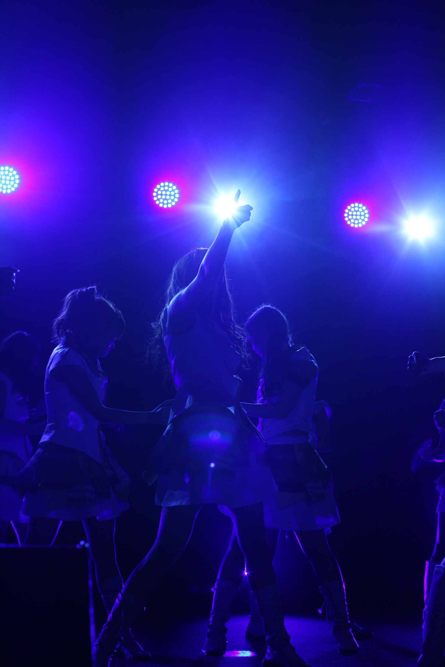 LinQ LIVEHOUSE CIRQUIT 2015 SPECIAL「まだまだ終わらん LinQ の『わ』大作戦!!」ファイナル公演の様子。 （写真提供：ジョブネット）