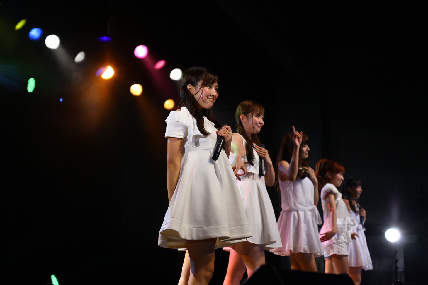 LinQ LIVEHOUSE CIRQUIT 2015 SPECIAL「まだまだ終わらん LinQ の『わ』大作戦!!」ファイナル公演の様子。 （写真提供：ジョブネット）