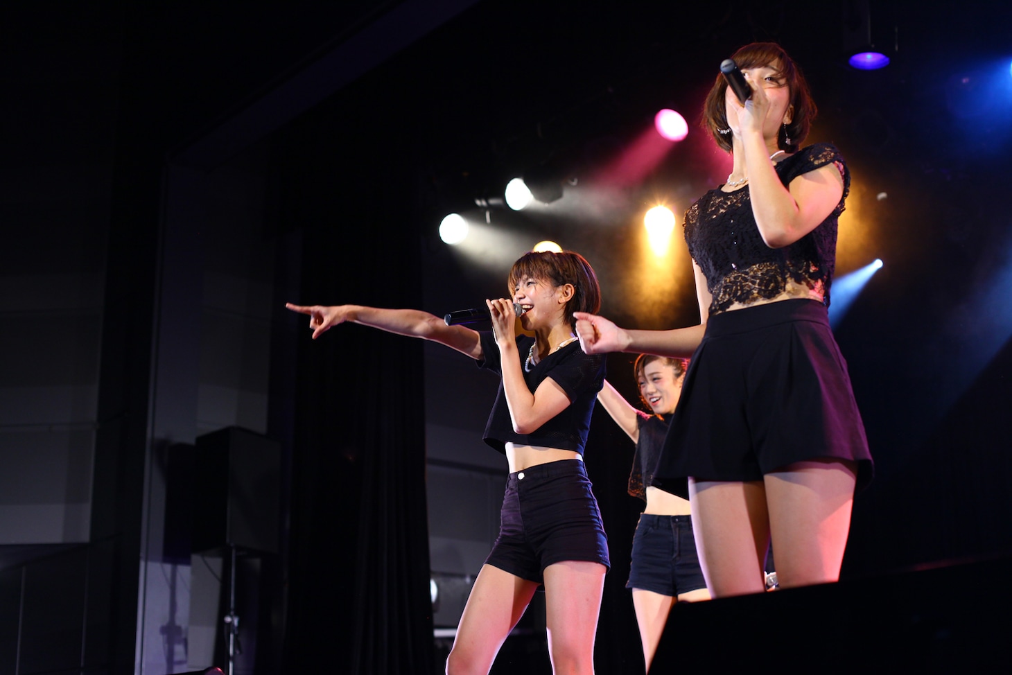 LinQ LIVEHOUSE CIRQUIT 2015 SPECIAL「まだまだ終わらん LinQ の『わ』大作戦!!」ファイナル公演の様子。 （写真提供：ジョブネット）
