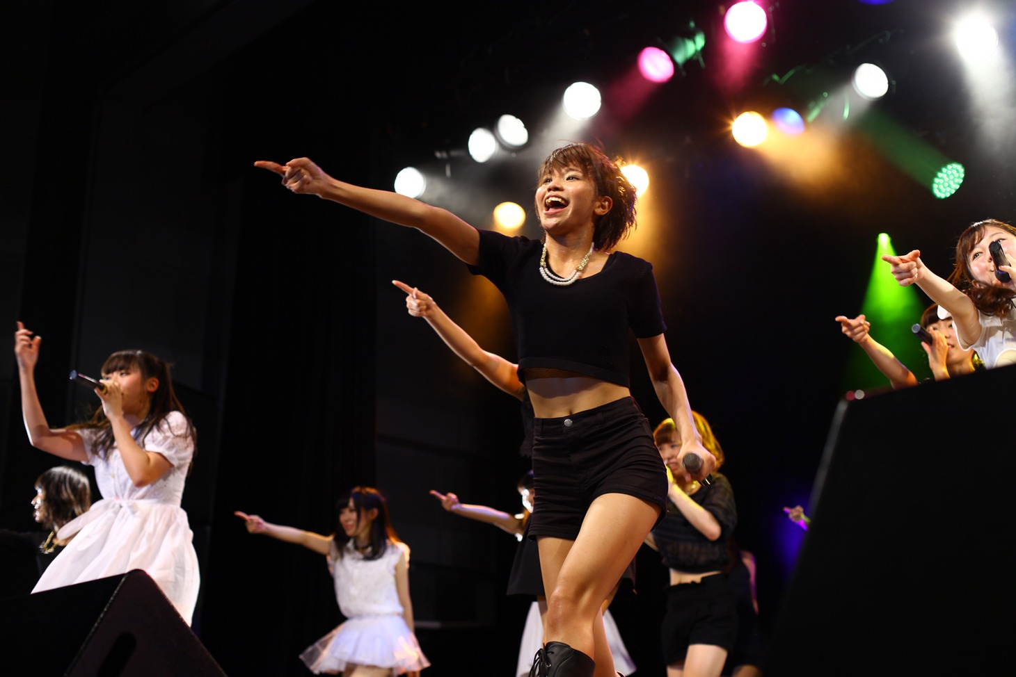 LinQ LIVEHOUSE CIRQUIT 2015 SPECIAL「まだまだ終わらん LinQ の『わ』大作戦!!」ファイナル公演の様子。 （写真提供：ジョブネット）