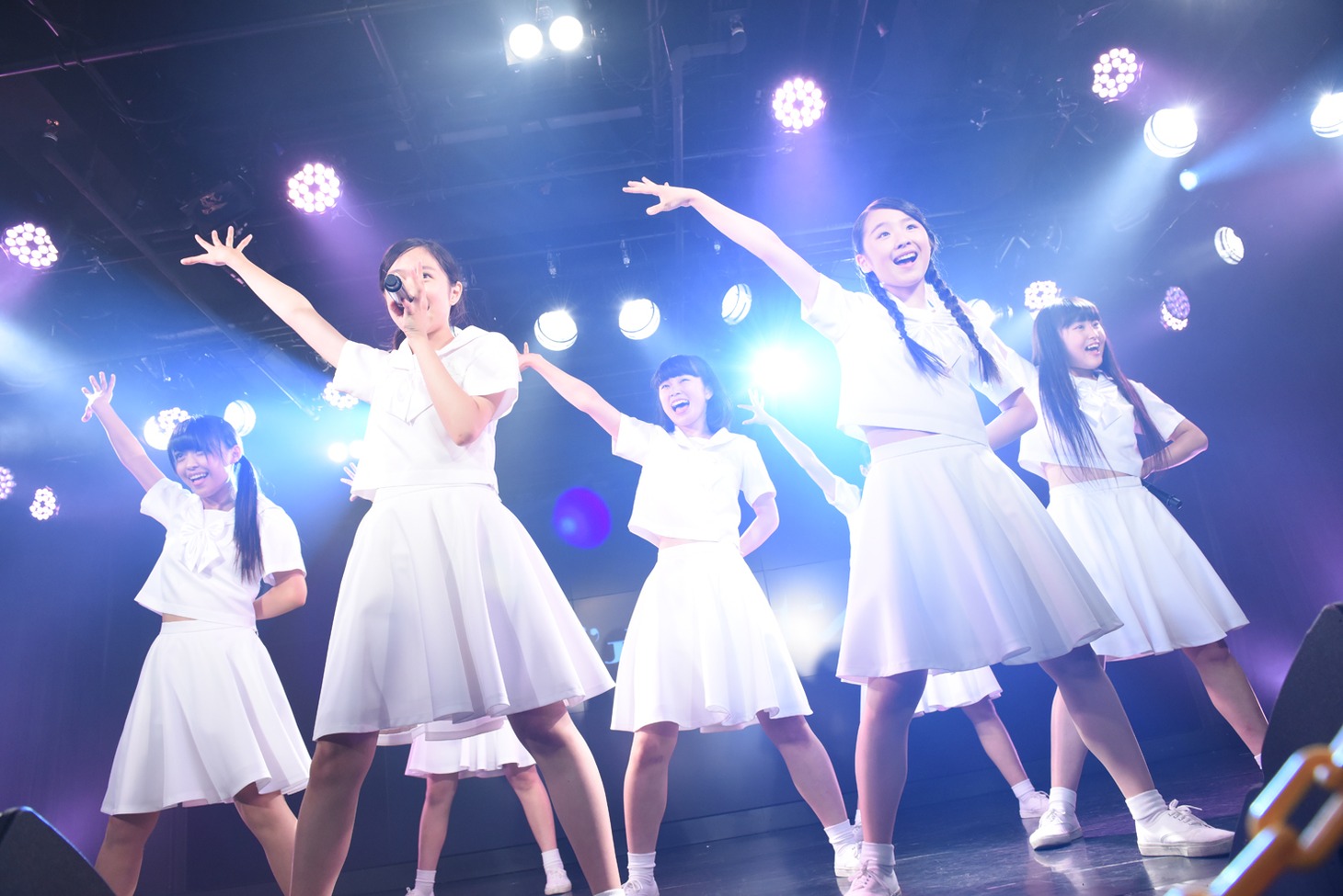 アイドルネッサンスによるライブの様子。