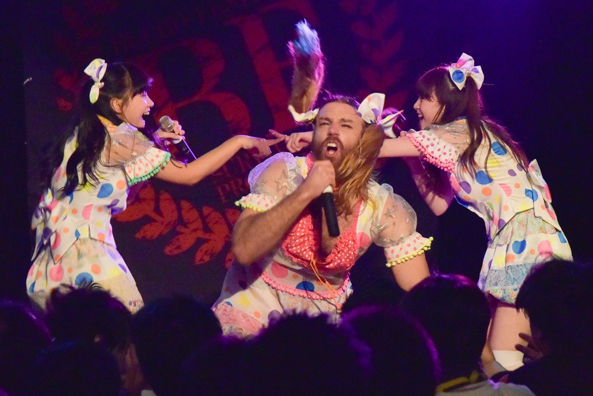 LADYBABYのライブの様子。（写真提供：クリアストーン）
