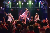 LADYBABYのライブの様子。（写真提供：クリアストーン）