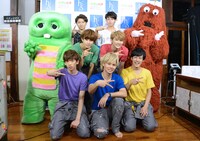 会見を行ったガチャムク超特急。