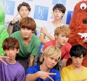 “クールなポーズ”のリクエストに応えるガチャムク超特急。