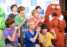 ガチャムク超特急バージョンの自己紹介を行うメンバー。