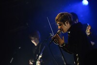 甲斐一斗（Vo）（Photo by AZUSA TAKADA）