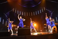 「Dorothy Little Happy Live Tour 2015 5th Anniversary ～just move on～」の様子。