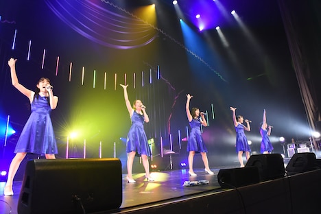 「Dorothy Little Happy Live Tour 2015 5th Anniversary ～just move on～」の様子。
