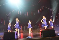 「Dorothy Little Happy Live Tour 2015 5th Anniversary ～just move on～」の様子。