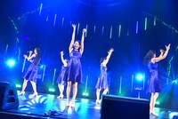 「Dorothy Little Happy Live Tour 2015 5th Anniversary ～just move on～」の様子。