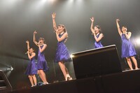 「Dorothy Little Happy Live Tour 2015 5th Anniversary ～just move on～」の様子。