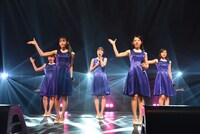 「Dorothy Little Happy Live Tour 2015 5th Anniversary ～just move on～」の様子。