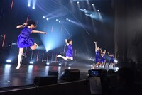 「Dorothy Little Happy Live Tour 2015 5th Anniversary ～just move on～」の様子。