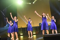 「Dorothy Little Happy Live Tour 2015 5th Anniversary ～just move on～」の様子。