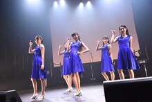 「Dorothy Little Happy Live Tour 2015 5th Anniversary ～just move on～」の様子。