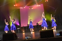 「Dorothy Little Happy Live Tour 2015 5th Anniversary ～just move on～」の様子。