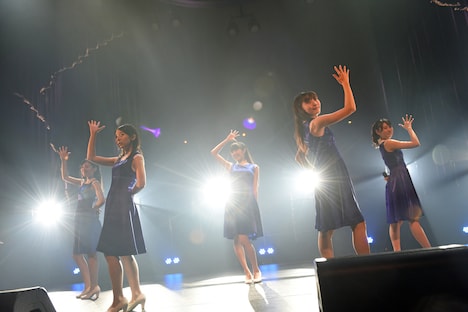 「Dorothy Little Happy Live Tour 2015 5th Anniversary ～just move on～」の様子。