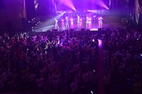 「Dorothy Little Happy Live Tour 2015 5th Anniversary ～just move on～」の様子。