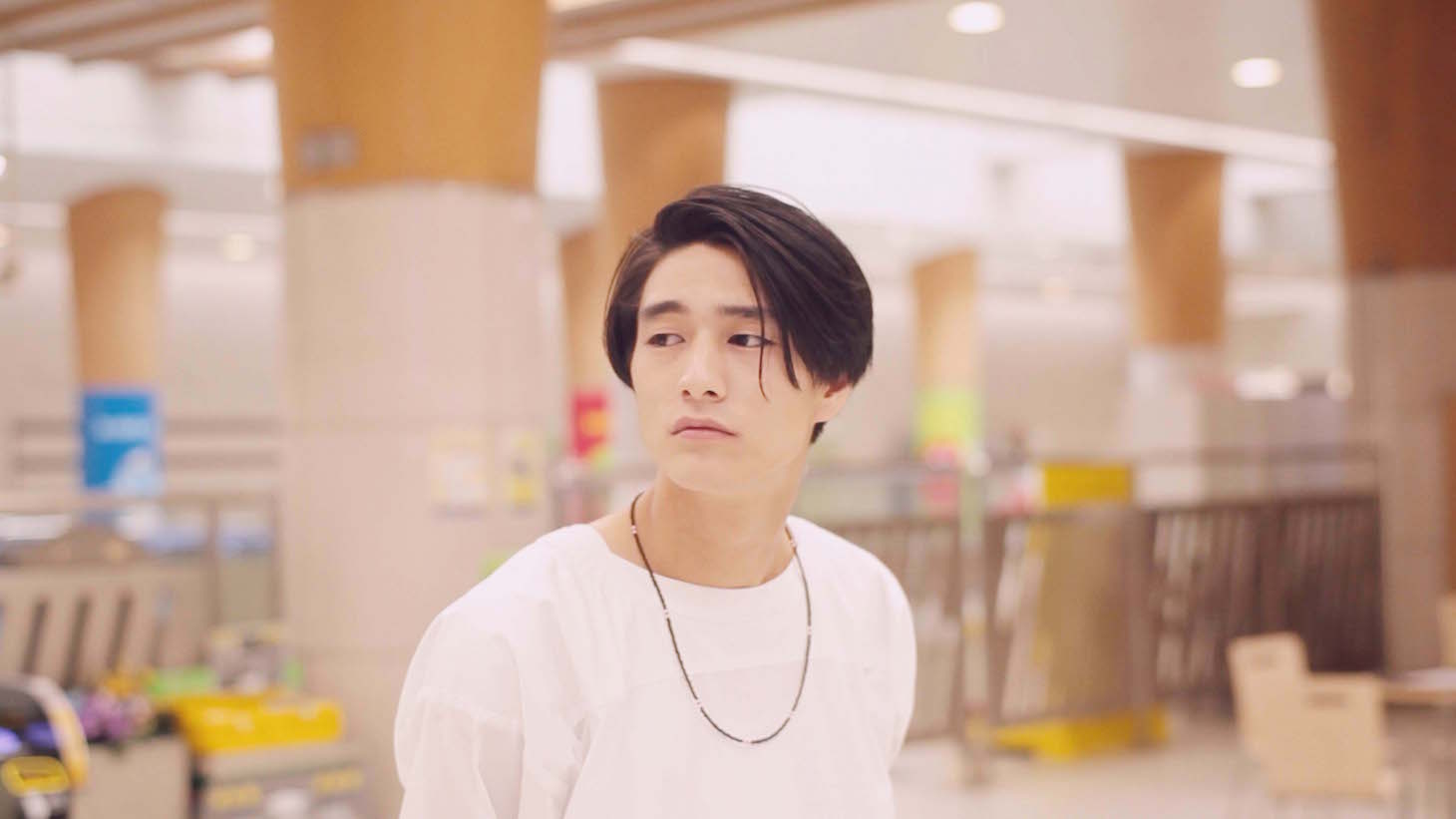 Hocori「Lonely Hearts Club」MVのワンシーン。