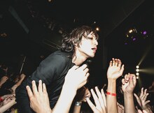 ドレスコーズ「YATSUI FESTIVAL! 2015」出演時の様子。（撮影：森好弘）