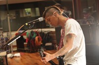 「降谷建志 1st Solo Live on June 17, 2015」の様子。